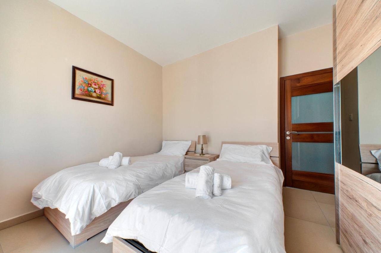 Modern Seaside 2 Bedroom Penthouse With Sea Views St. Paul's Bay Esterno foto